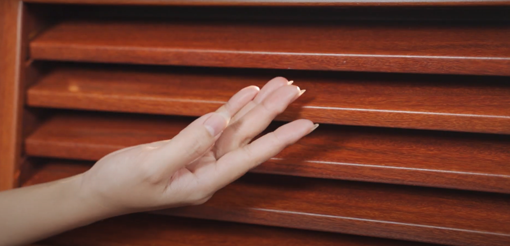 Những ưu điểm nổi bật của ô thoáng cửa sổ thép vân gỗ