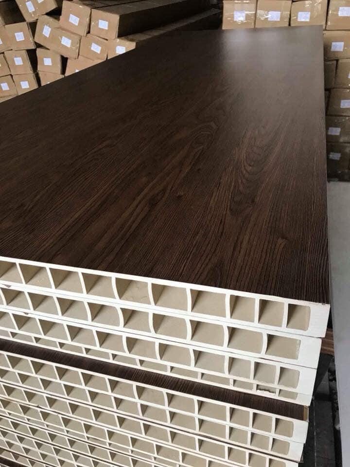 Cửa nhựa Composite là gì? Tại sao bạn nên sử dụng cửa nhựa? 